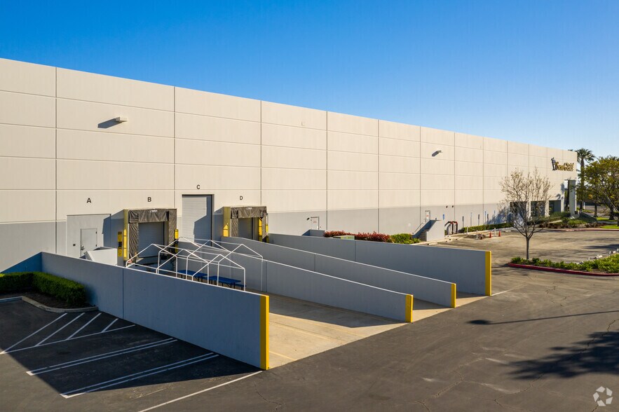 More Photos Of 25892-25902 Towne Centre Dr, Foothill Ranch Manufacturing For Lease