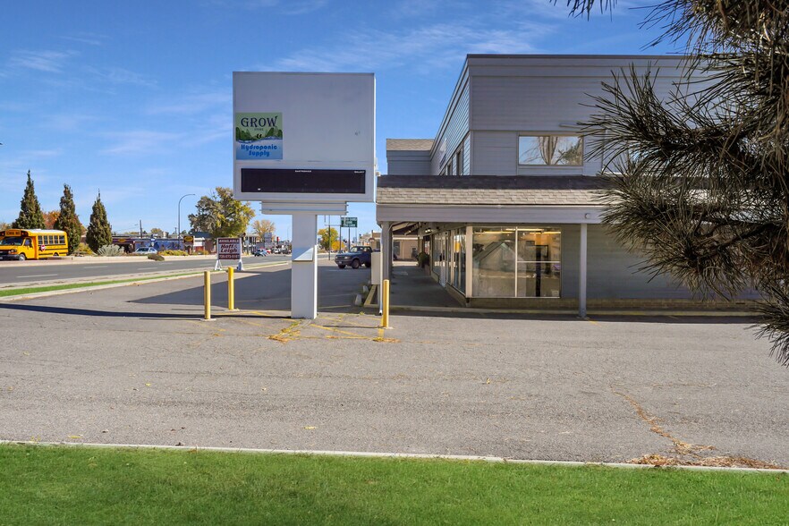 More Photos Of 8646 W Colfax Ave, Lakewood Freestanding For Lease