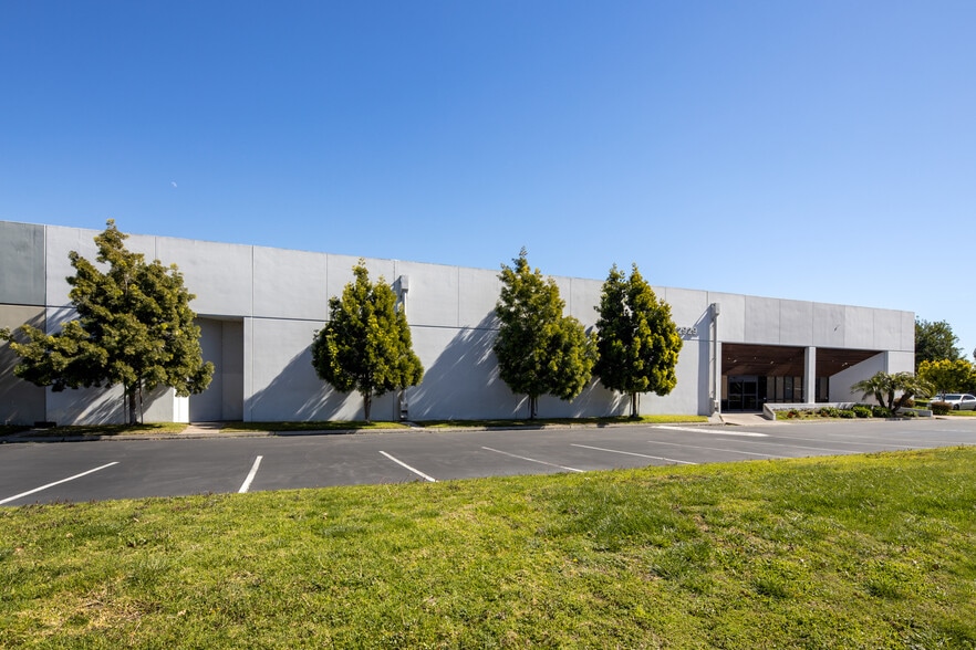 More Photos Of 2929 S Harbor Blvd, Santa Ana Warehouse For Sale