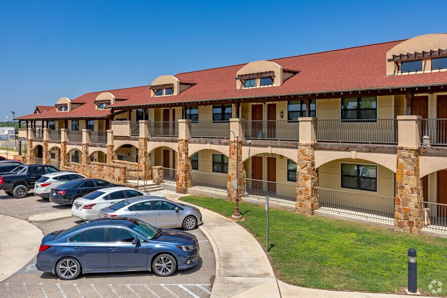 More Photos Of 2420 N 1st St, Carrizo Springs Apartments For Sale