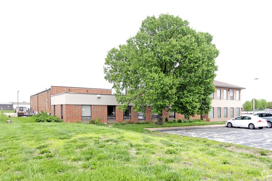 More Photos Of 13701 Green Ash Ct, Earth City Warehouse For Sale