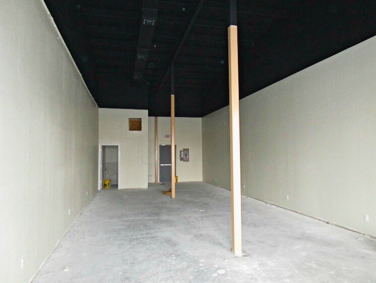 More Photos Of 515 W Main Ave, Alton Storefront For Lease