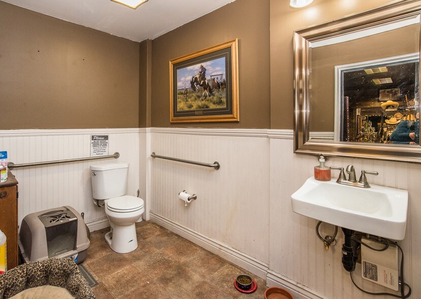 More Photos Of 917 Main St, Woodland Freestanding For Sale