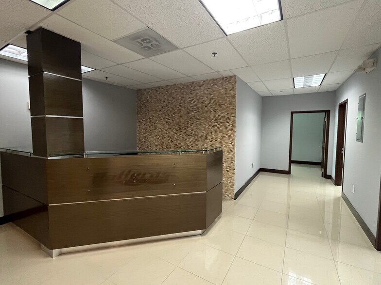 More Photos Of 2550 S Bayshore Dr, Coconut Grove Office For Lease