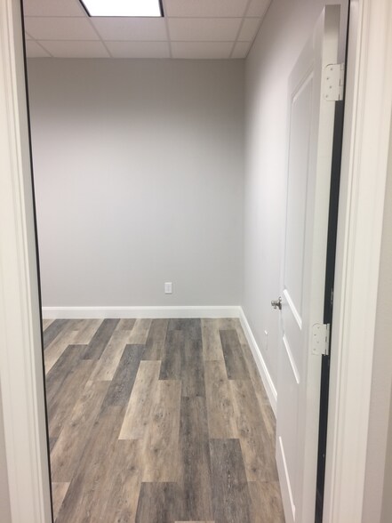 More Photos Of 21627 Rhodes Rd, Spring Warehouse For Lease