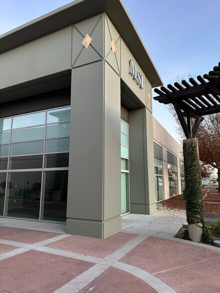 More Photos Of 9040 Brentwood Blvd, Brentwood Flex For Lease