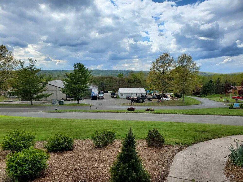 More Photos Of 8 Old Indian Trl, Middlefield Office For Lease