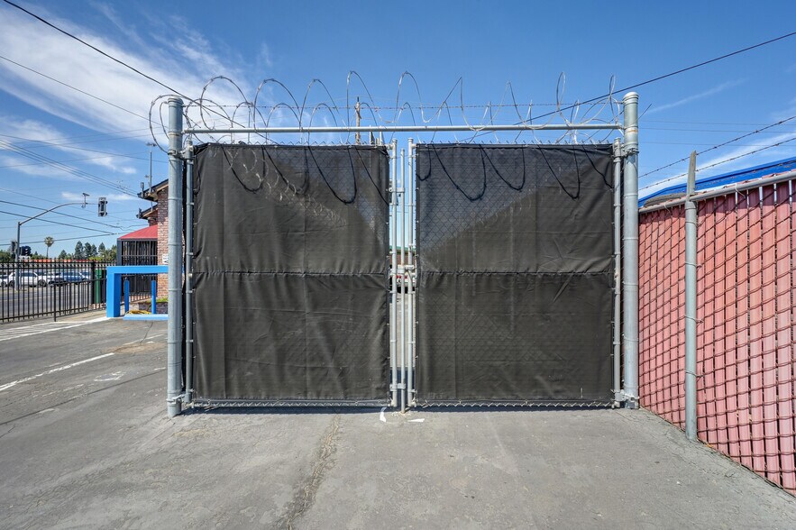 More Photos Of 7800 Fair Oaks Blvd, Carmichael Freestanding For Sale