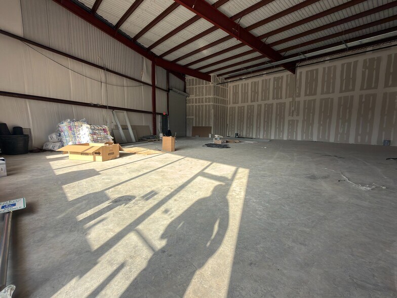 More Photos Of 14211 Hiram Clarke Rd, Houston Storefront For Lease