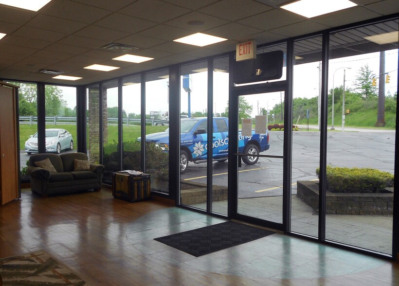 More Photos Of 2178 W 38th St, Erie Storefront Retail Office For Lease