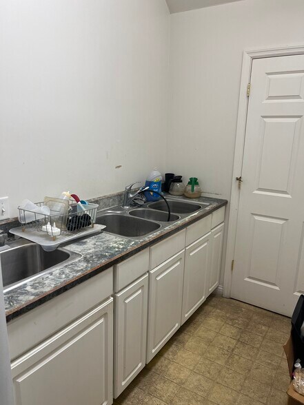 More Photos Of 6943 Monroe, Stockwell Convenience Store For Sale