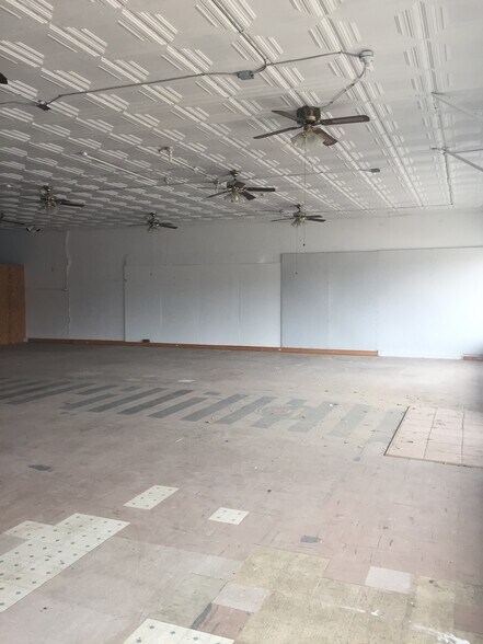 More Photos Of 5600-5606 E Belknap St, Haltom City Freestanding For Lease