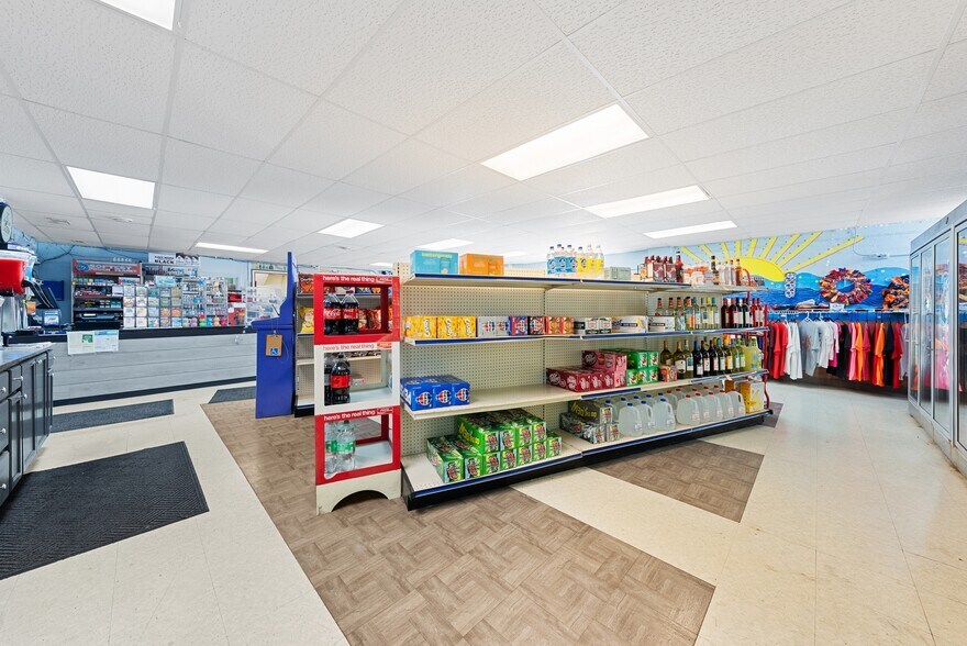 More Photos Of 7697 E Harbor Rd, Lakeside Marblehead Convenience Store For Sale