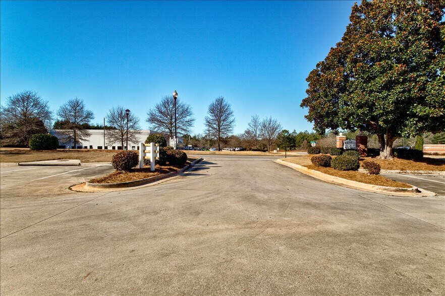 More Photos Of 801-814 Pavilion Ct, McDonough Office For Lease