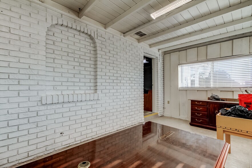 More Photos Of 4539 Mile Stretch Dr, Holiday Office For Sale