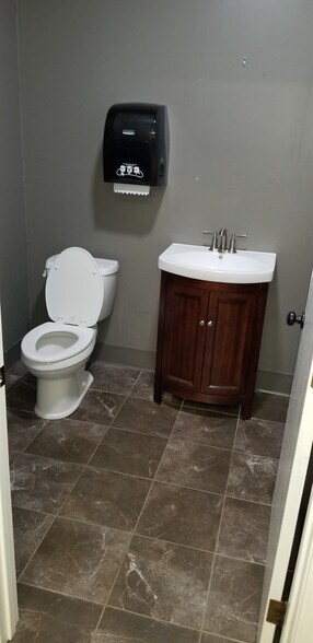 More Photos Of 612 SW 3rd St, Lee's Summit Medical For Lease