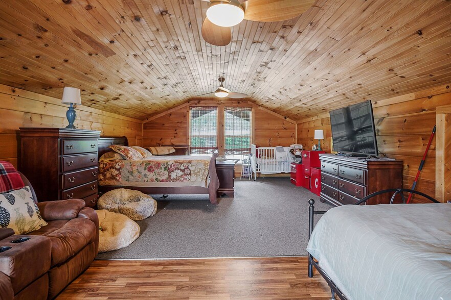 More Photos Of 1967 Rock Island Rd, Rock Island Marina For Sale