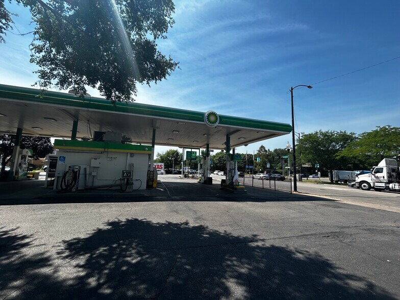 More Photos Of 6350 W Montrose Ave, Chicago Service Station For Sale