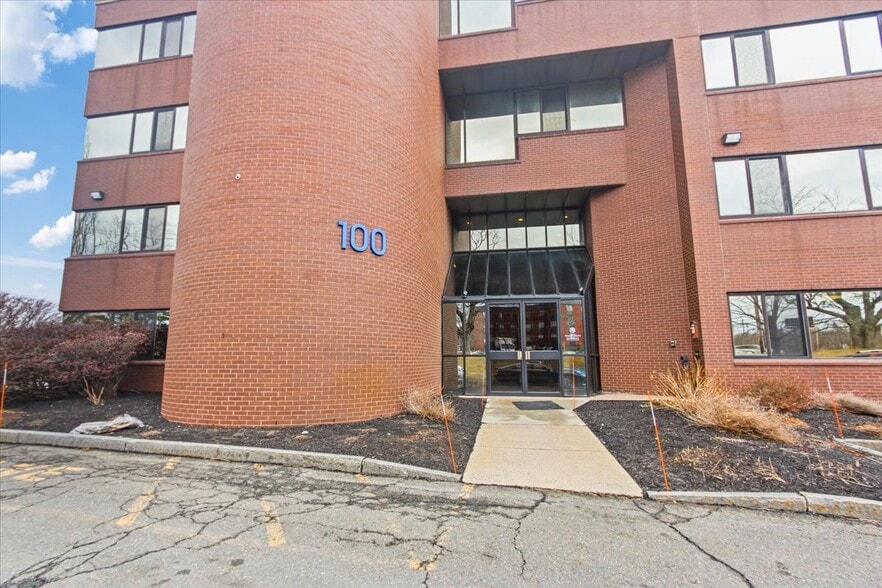 More Photos Of 100 Corporate Pl, Peabody Office For Lease