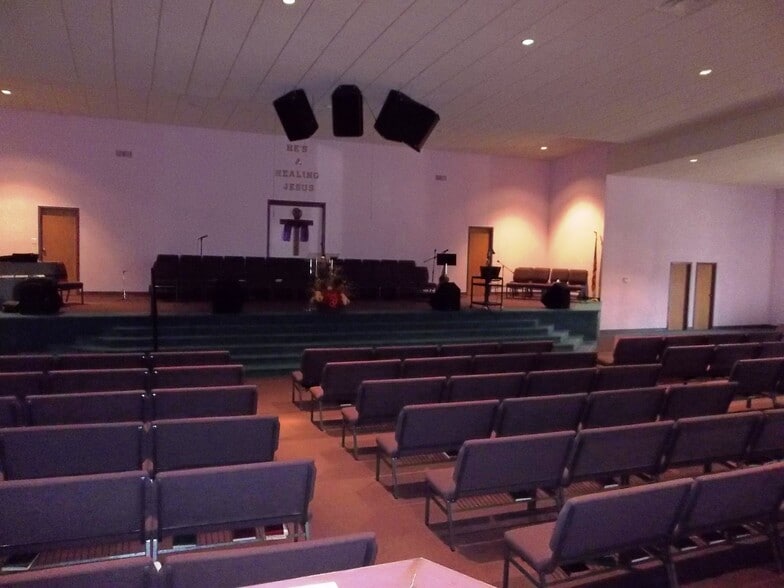 More Photos Of 1390 35th Pkwy Pky, Chanute Religious Facility For Sale