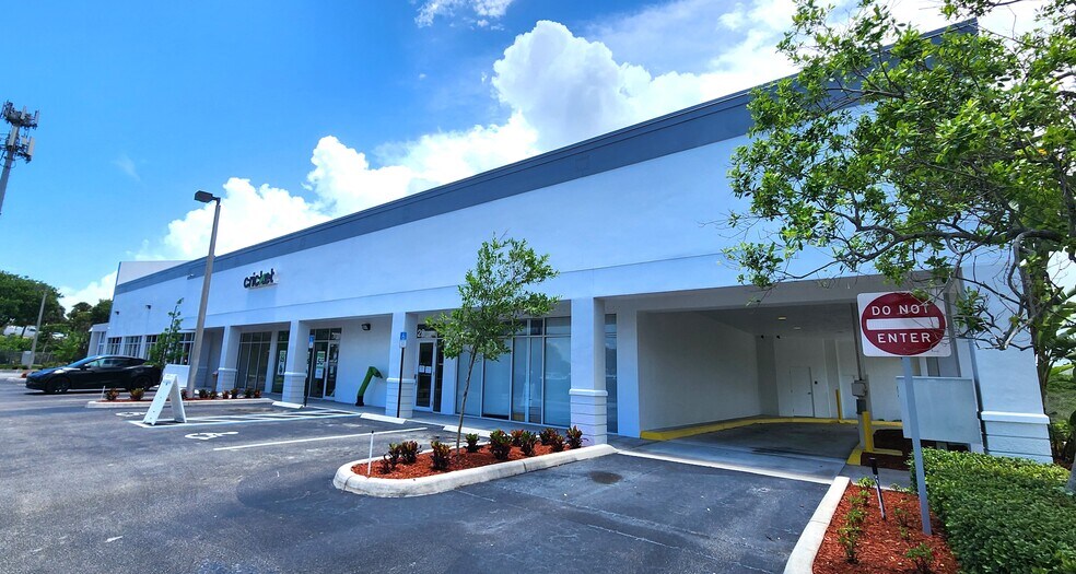 More Photos Of 503-523 Ridge Rd, Lantana Storefront For Lease