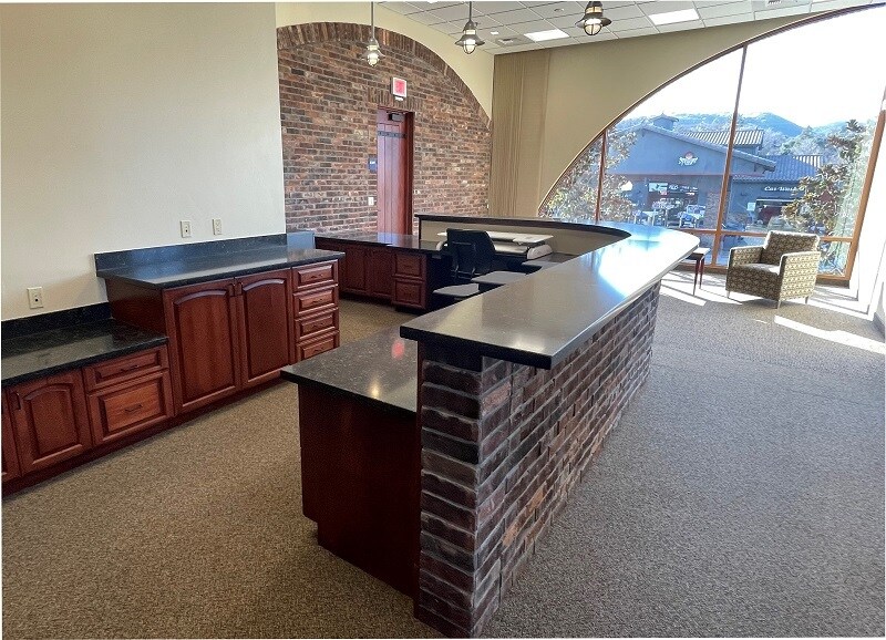 More Photos Of 1446 Spring St, Paso Robles Office For Sale