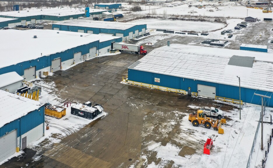 More Photos Of 502 S Oakland Ave, Nappanee Manufacturing For Sale