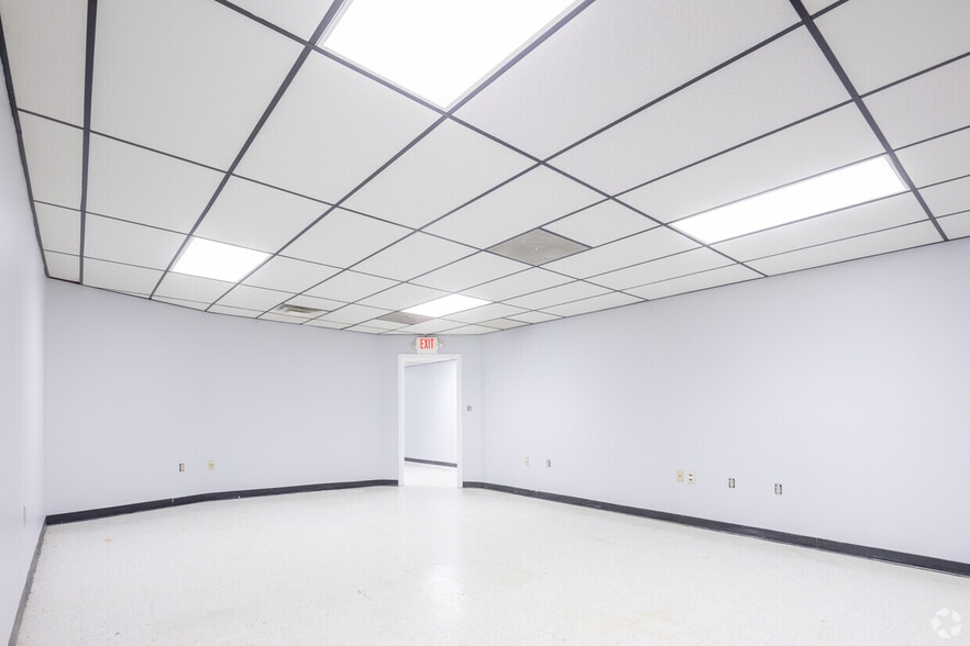 More Photos Of 1535 N Cogswell St, Rockledge Warehouse For Lease