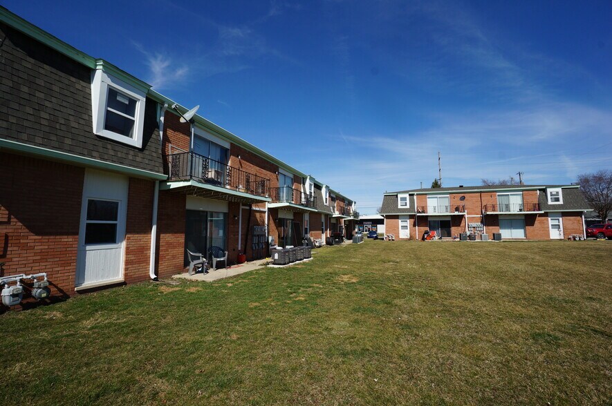 More Photos Of 2505 E 10th St, Anderson Apartments For Sale