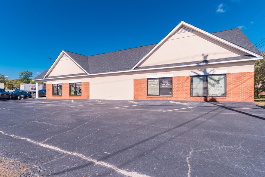 More Photos Of 451 Columbia Ave, Lexington Freestanding For Sale