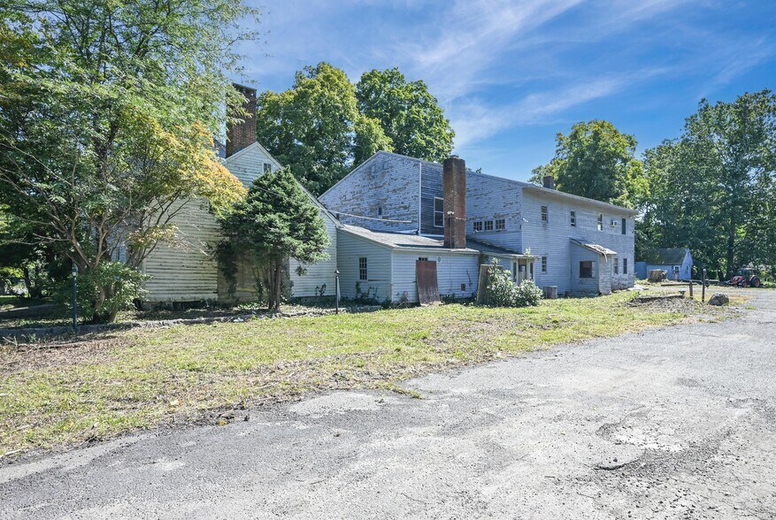 More Photos Of 329 Kent Rd, New Milford Apartments For Sale