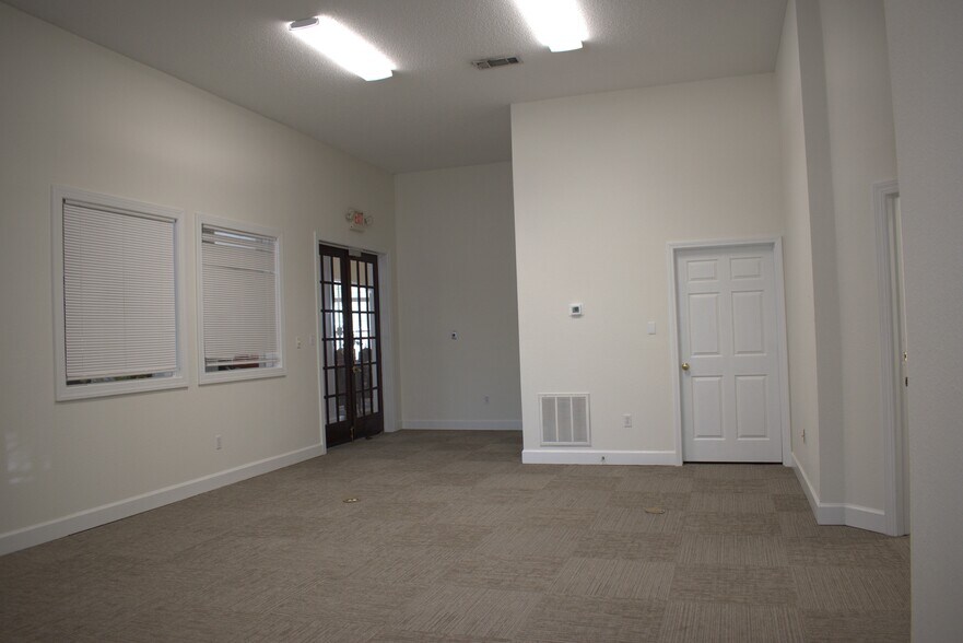 More Photos Of 2252 Beach Dr, Gulfport Office Residential For Lease