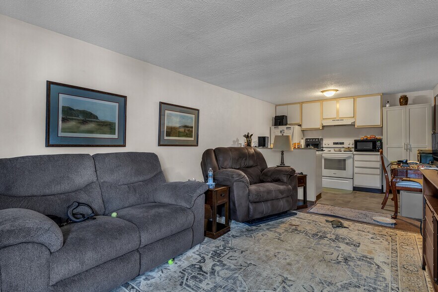 More Photos Of 5 E Plum St, Chesterfield Apartments For Sale