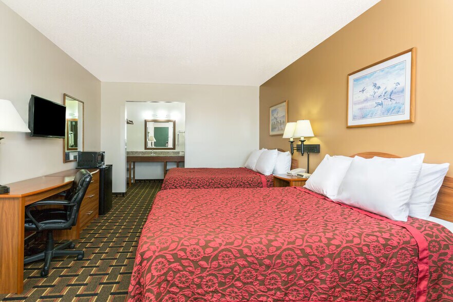 More Photos Of 851 Paxton Elsie Rd, Paxton Hotel For Sale