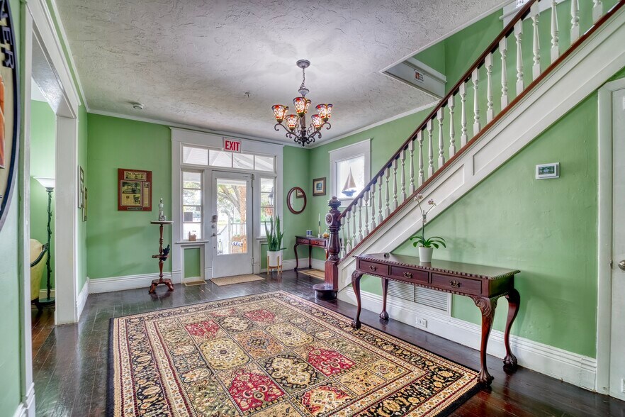 More Photos Of 304 15th St W, Bradenton Specialty For Sale