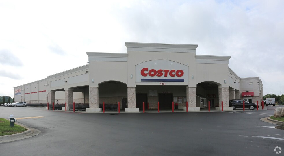 More Photos Of 4203-4205 W Wendover Ave, Greensboro Unknown For Lease