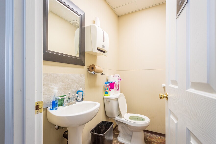 More Photos Of 310 Williams Industrial Dr, Neilburg Service For Sale