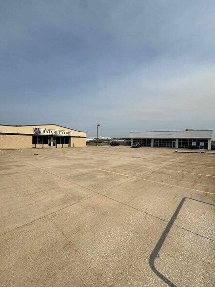 More Photos Of 530 McDonald Dr NE, Sugarcreek Flex For Lease