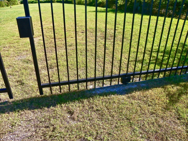 More Photos Of 16570 Beaumont Hwy, Houston Land For Lease