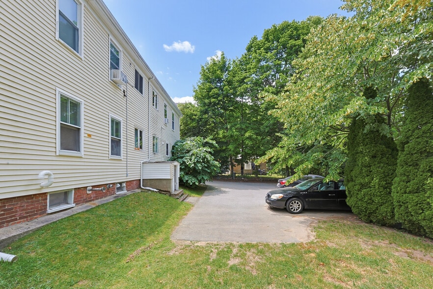 More Photos Of 7-9 Savery Ln, Plymouth Apartments For Sale