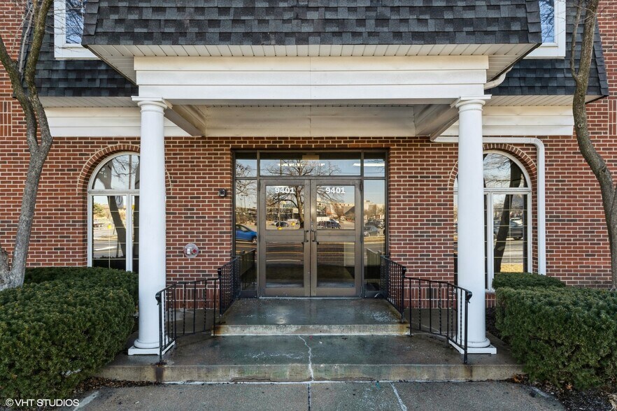 More Photos Of 9401 S Pulaski Rd, Evergreen Park Medical For Sale