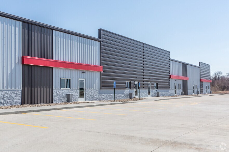 More Photos Of 117 SE Lorenz Dr, Ankeny Research And Development For Lease