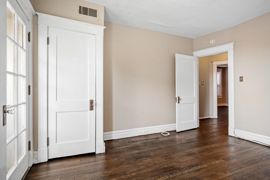 More Photos Of 5007 Goethe Ave, Saint Louis Multifamily For Sale