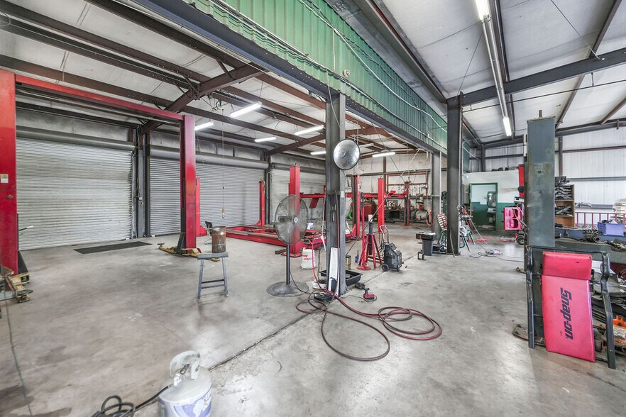 More Photos Of 502 Washington St, South Houston Warehouse For Sale