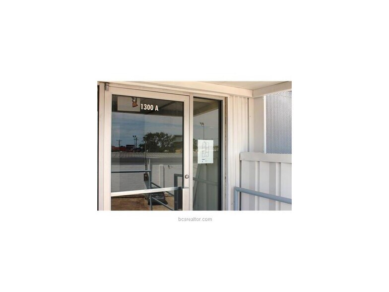 More Photos Of 1300 S Texas Ave, Bryan Freestanding For Sale