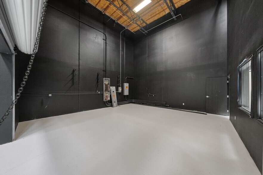 More Photos Of 25843 Jefferson Ave, Murrieta Light Distribution For Sale