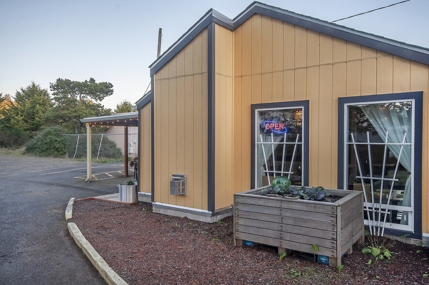 More Photos Of 4660 SE Highway 101, Lincoln City Restaurant For Sale