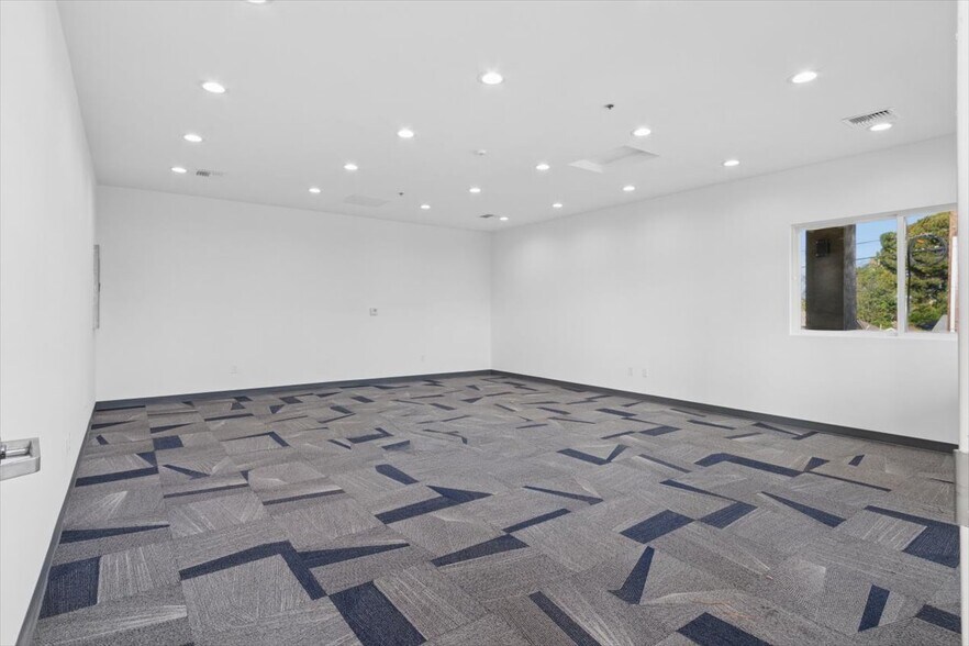 More Photos Of 11185 Roswell Ave, Pomona Warehouse For Lease