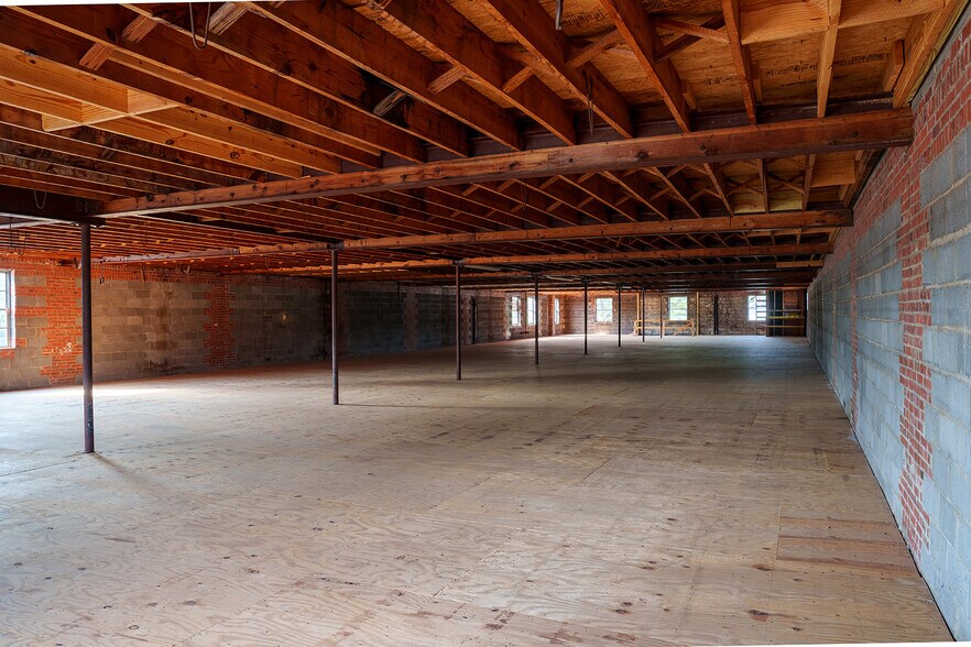 More Photos Of 124 W Main St, Aberdeen Storefront Retail Residential For Sale