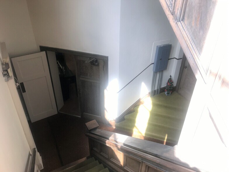 More Photos Of 329 E Moody Ave, New Castle Religious Facility For Sale